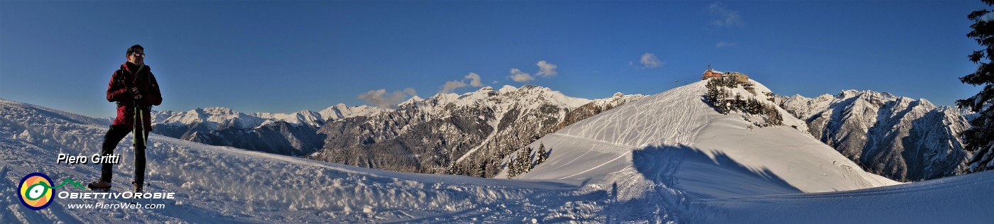79 Vista panoramica verso il Monte Torcola Soliva (1746 m) col Rifugio in disuso.jpg